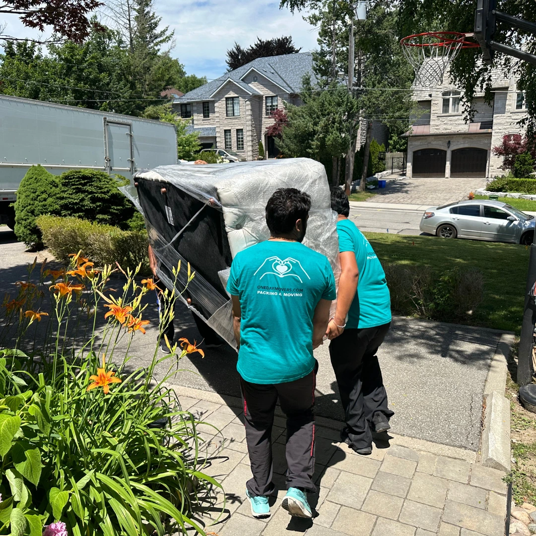 Furniture loading and unloading service in Toronto