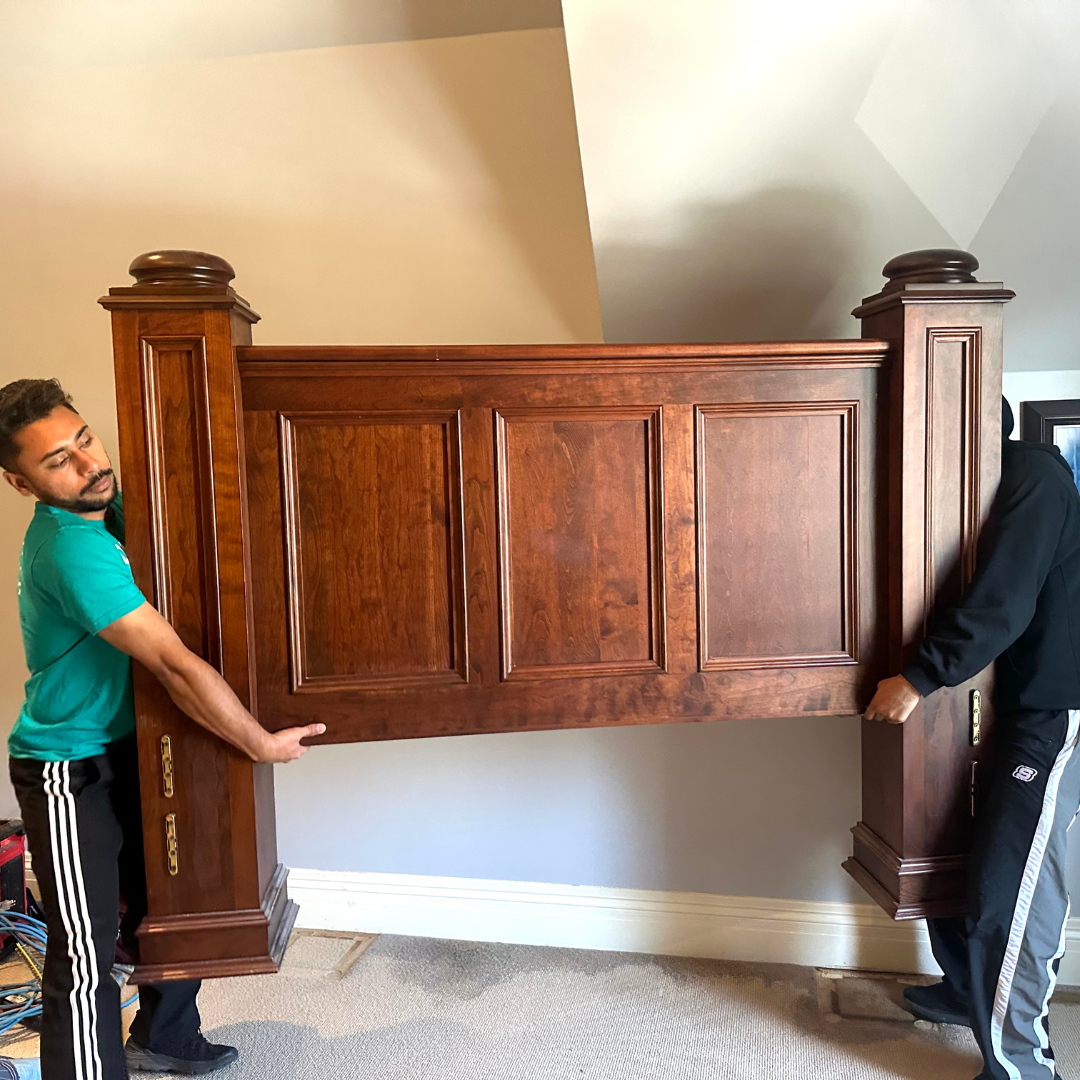 Toronto movers handling heavy item relocation